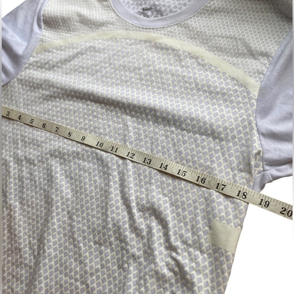 The Nike Tee Dri Fit White Short Sleeve Graphic Shirt Size Small - Picture 9 of 12